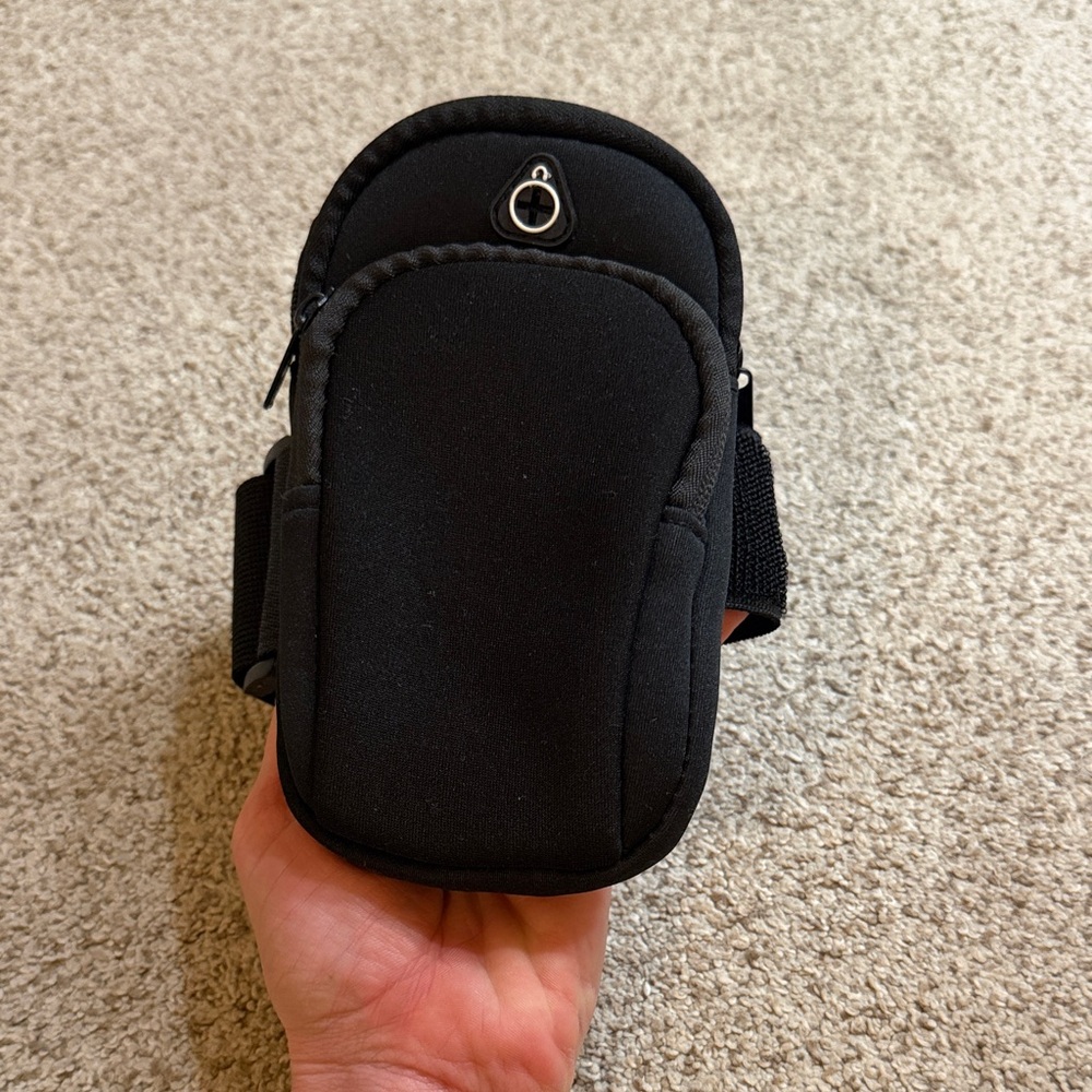 Black Arm Pouch